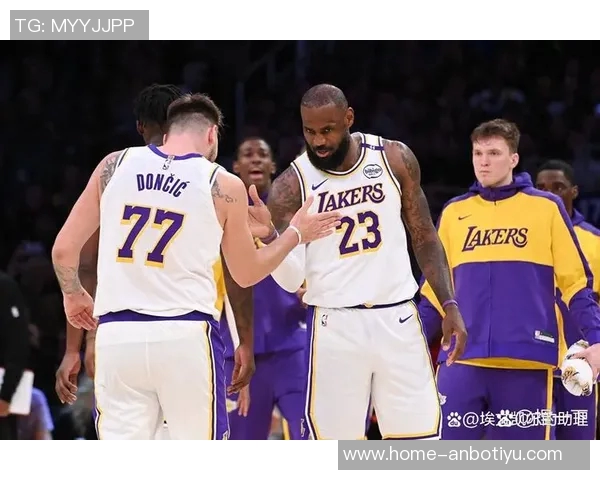 詹姆斯领衔湖人对决猛龙球队的精彩较量与战术分析 詹姆斯领衔湖人对决猛龙球队的精彩较量与战术分析